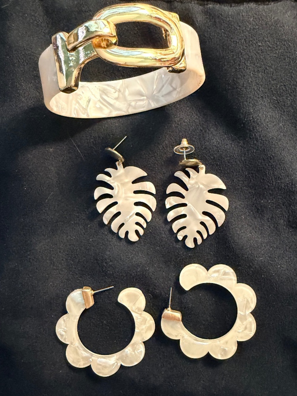 Pearl White Tortoise Gold hook bracelet and earring set